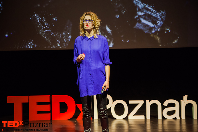 Agata Kiedrowicz przemawia podczas konferencji TEDx Poznań Senses