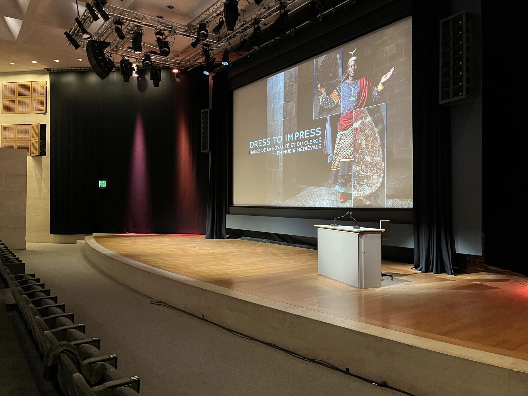 The stage on which the Dress to impress project presentation took place