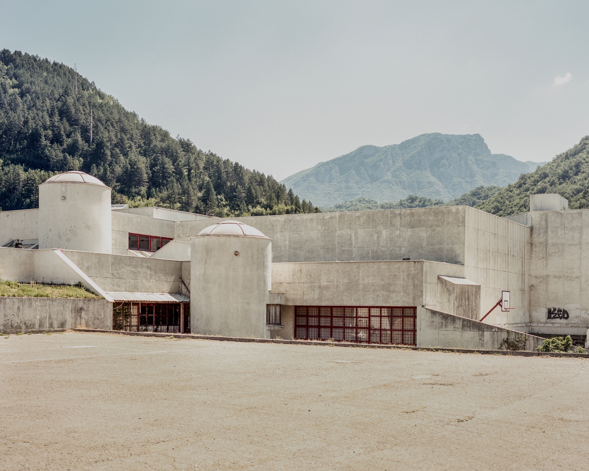 Socrealistyczny budynek dawnego Muzeum Rewolucji w miejscowości Jablanica