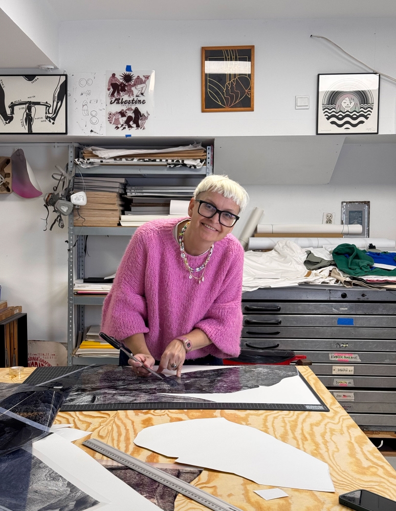 Marta Kwiatek uśmiecha się przy pracy