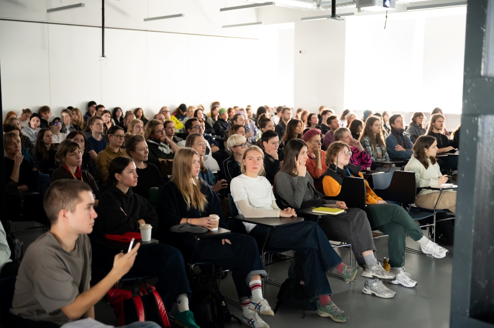 Pełna sala na wykładzie Lidewij Edelkoort w School of Form