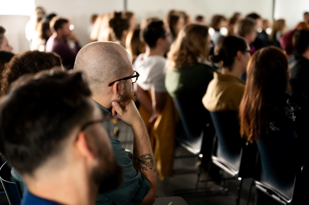 Publiczność słucha wykładu Lidewij Edelkoort w School of Form