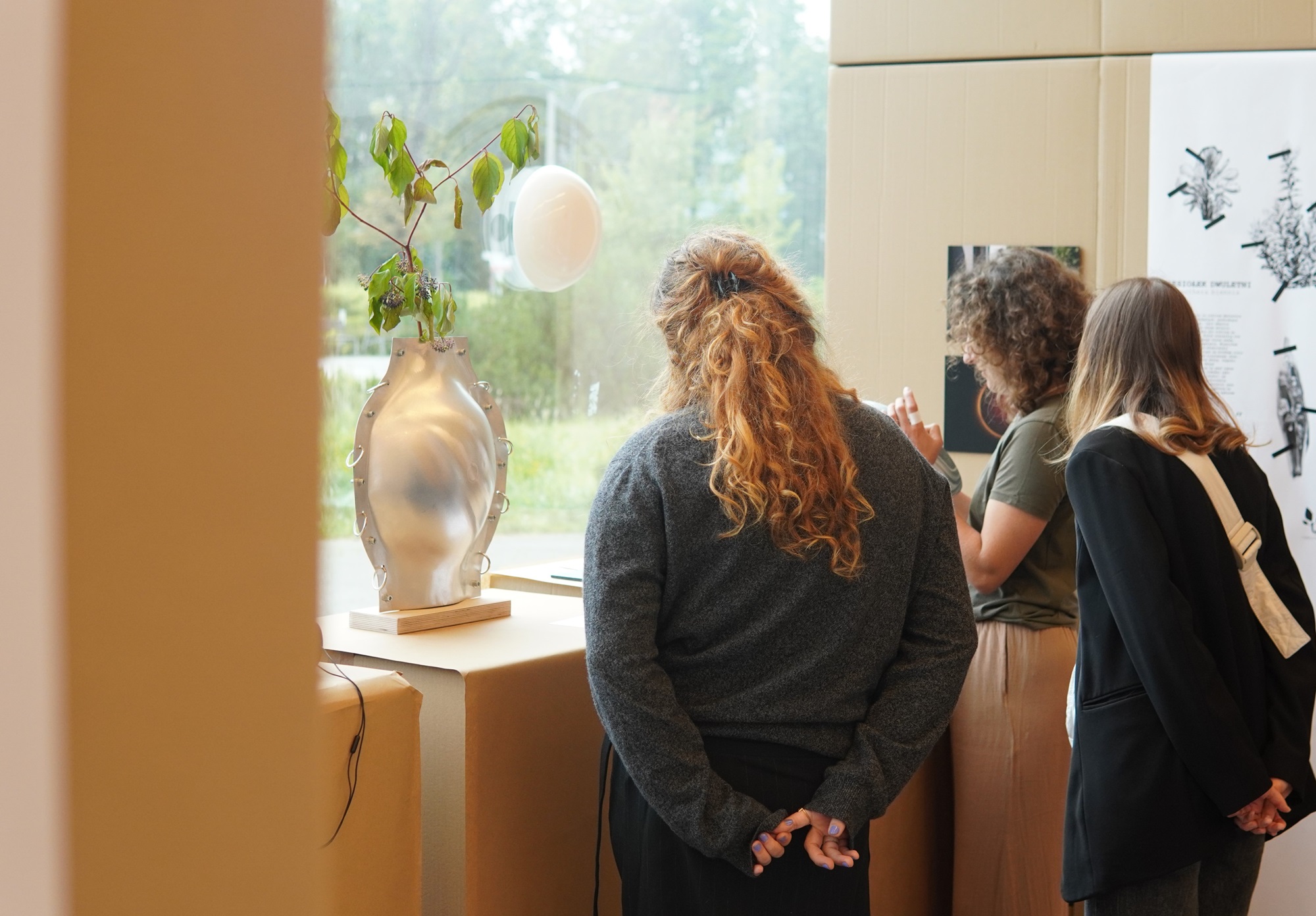 Interior of the exhibition “Synanthropic plants. What do weeds teach us?” | Photo School of Form