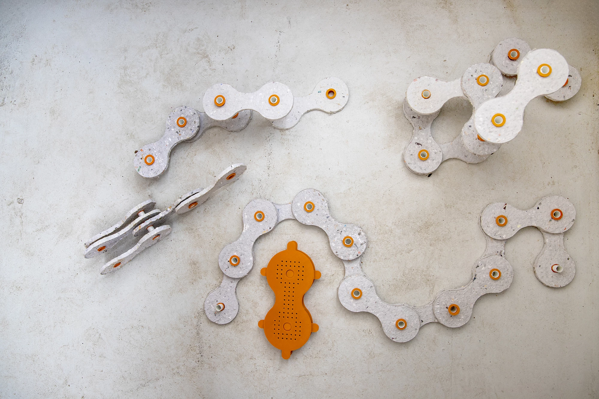 Projekt: Ogniwo | Projektantka: Aleksandra Szawdzin | Fot. School of Form