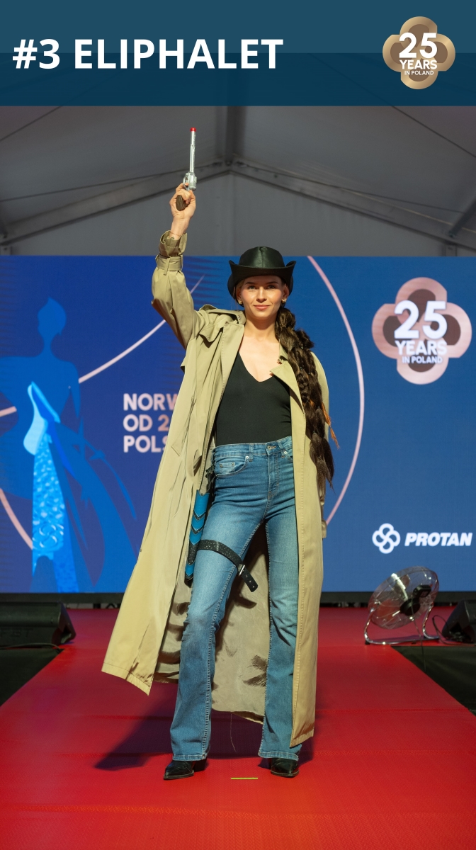 Fashion show: model wearing a holster made of roofing membrane.