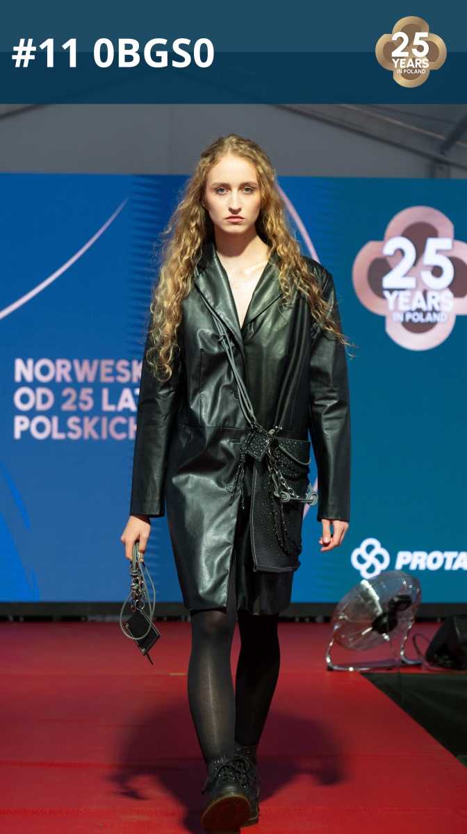 Fashion show: model wearing a handbag made of roofing membrane.