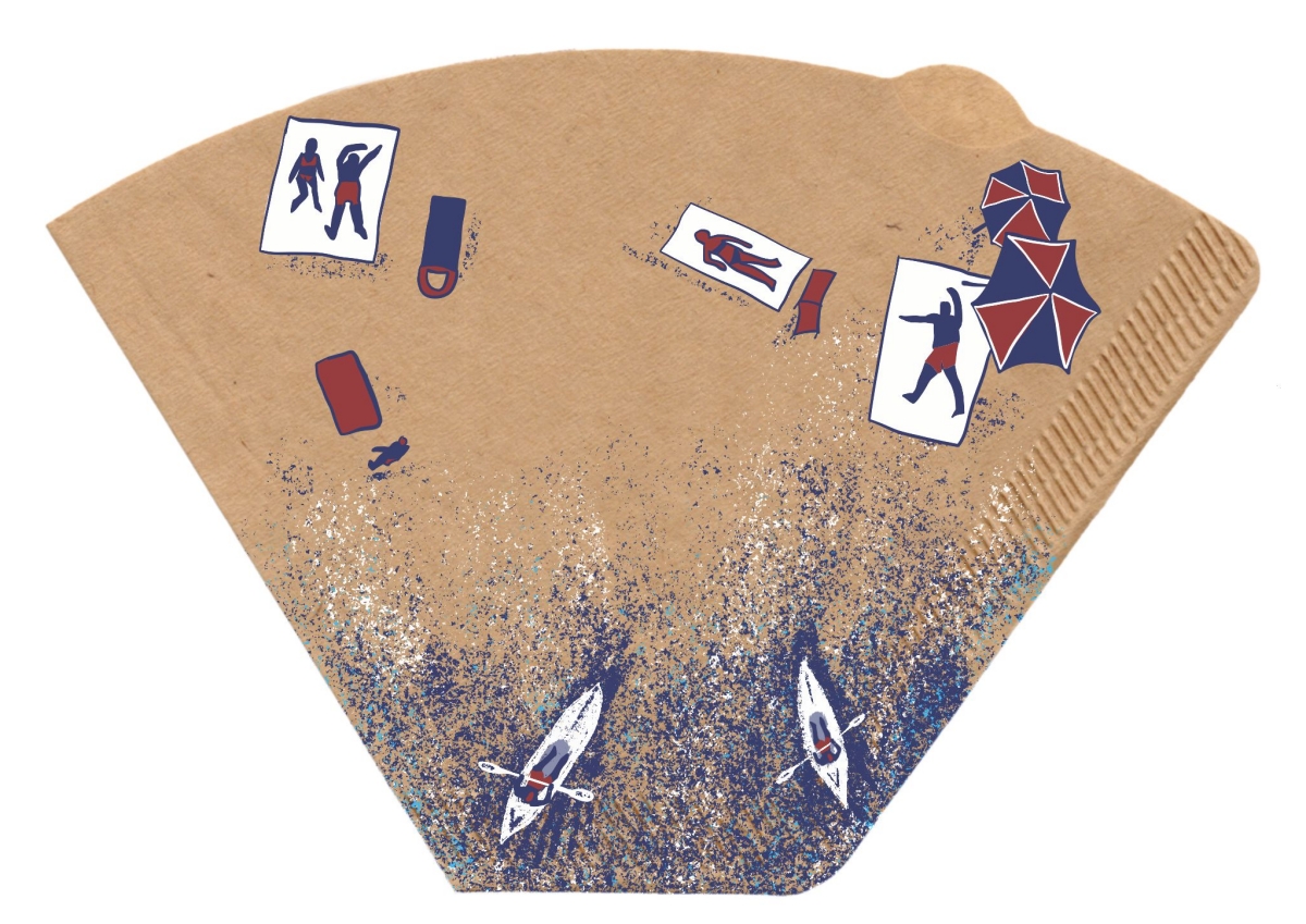 Papierowy filtr do kawy ozdobiony rysunkami postaci odpoczywających na plaży pod parasolami oraz kajakarzy pływających po wzburzonej wodzie u podstawy filtra.